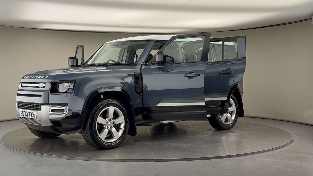 Land Rover Defender 110 Image 22