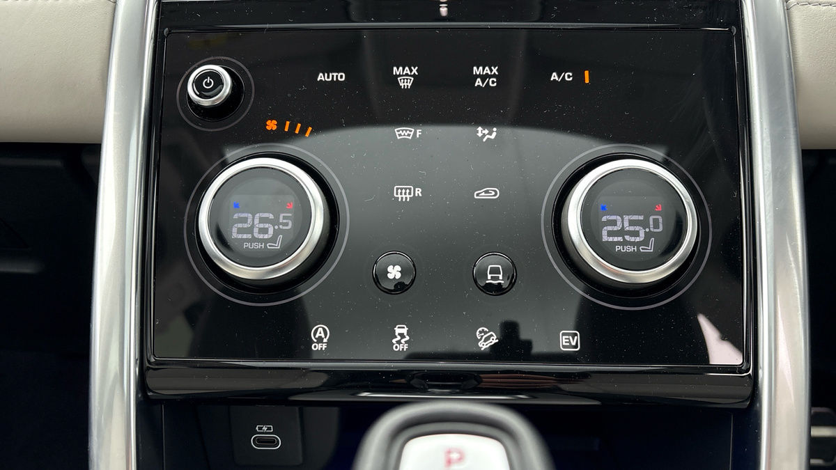 Land Rover Discovery Sport Image 27