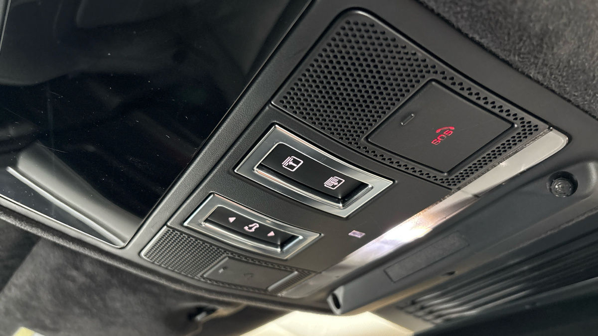 Jaguar F-PACE Image 38