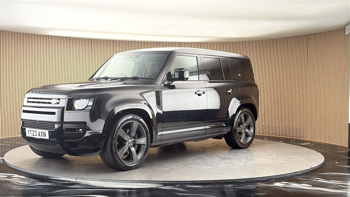 Land Rover Defender 110 Image 20