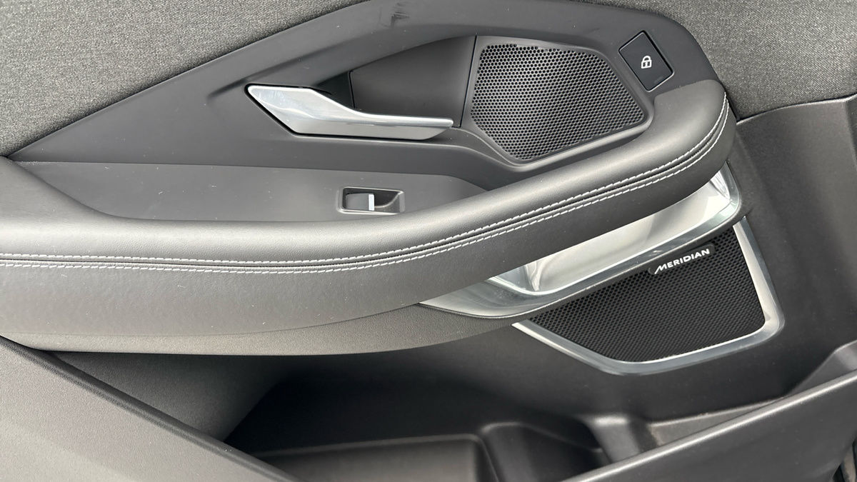 Jaguar E-PACE Image 19