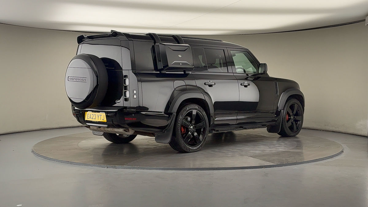 Land Rover Defender 130 Image 21