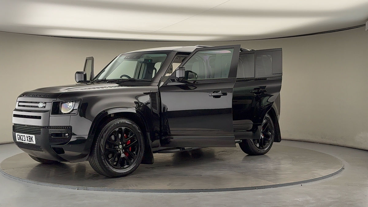 Land Rover Defender 110 Image 22