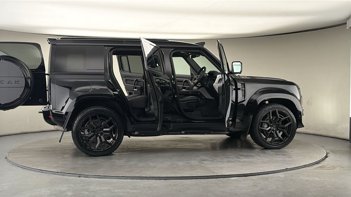 More views of Land Rover Defender 110