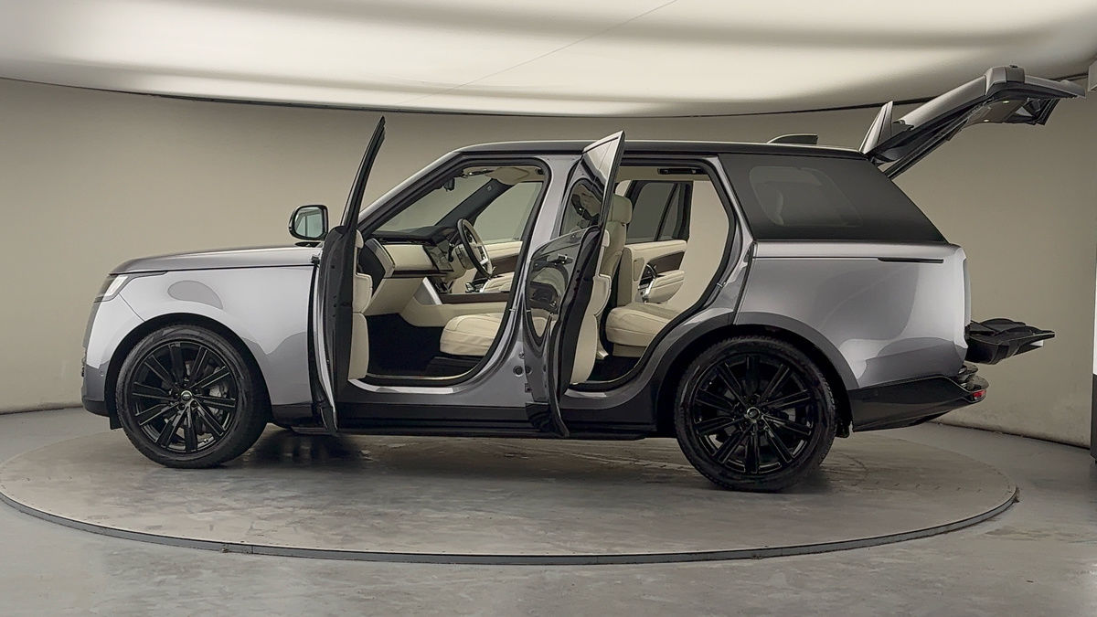 More views of Land Rover Range Rover