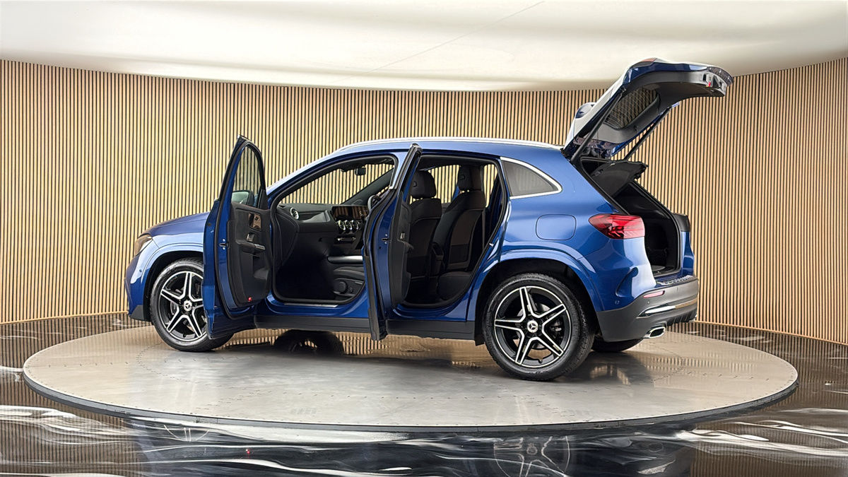 More views of Mercedes-Benz GLA