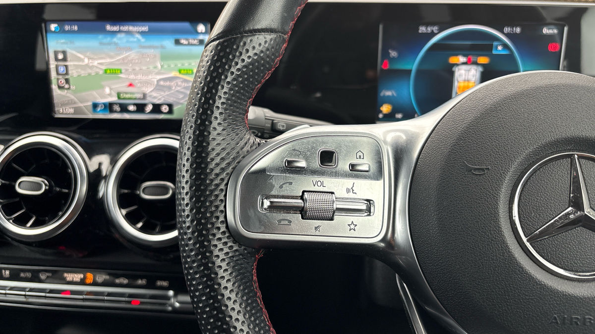 Mercedes-Benz GLB Image 13