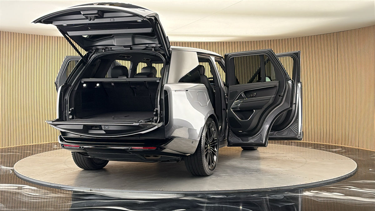 More views of Land Rover Range Rover