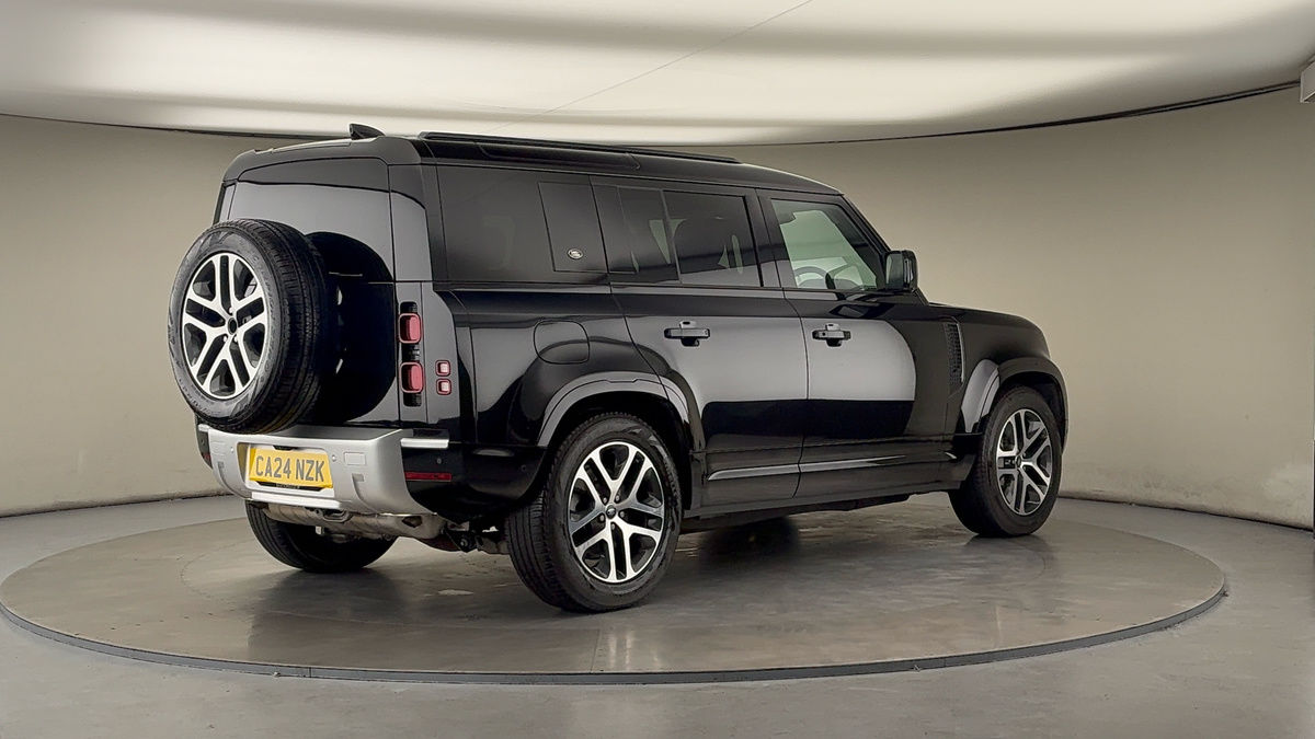 Land Rover Defender 110 Image 21