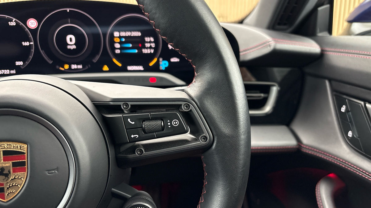 Porsche Taycan Image 15