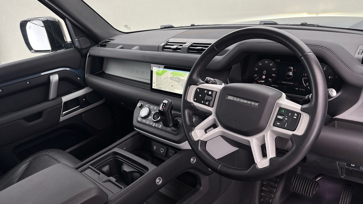 Land Rover Defender 110 Image 5