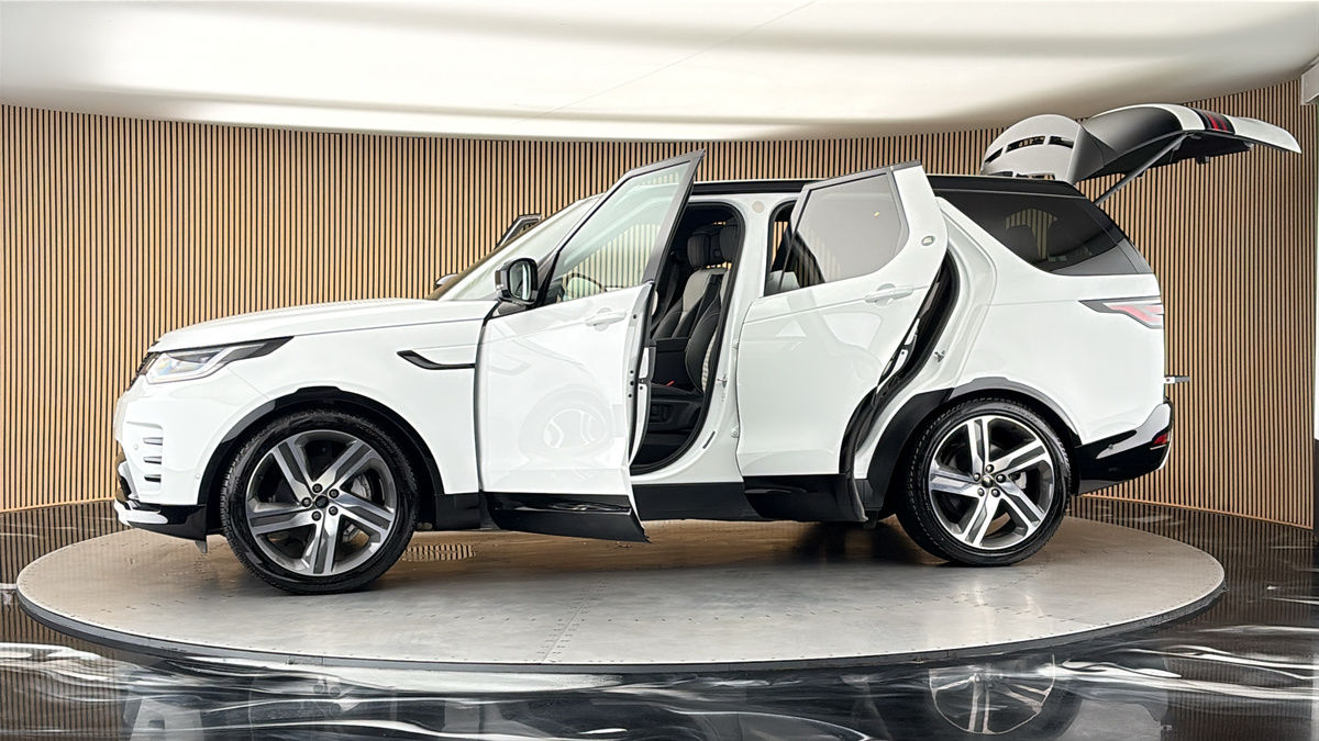 More views of Land Rover Discovery