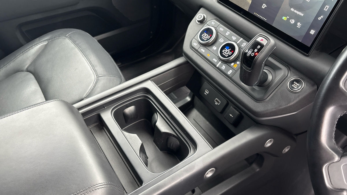 Land Rover Defender 90 Image 18