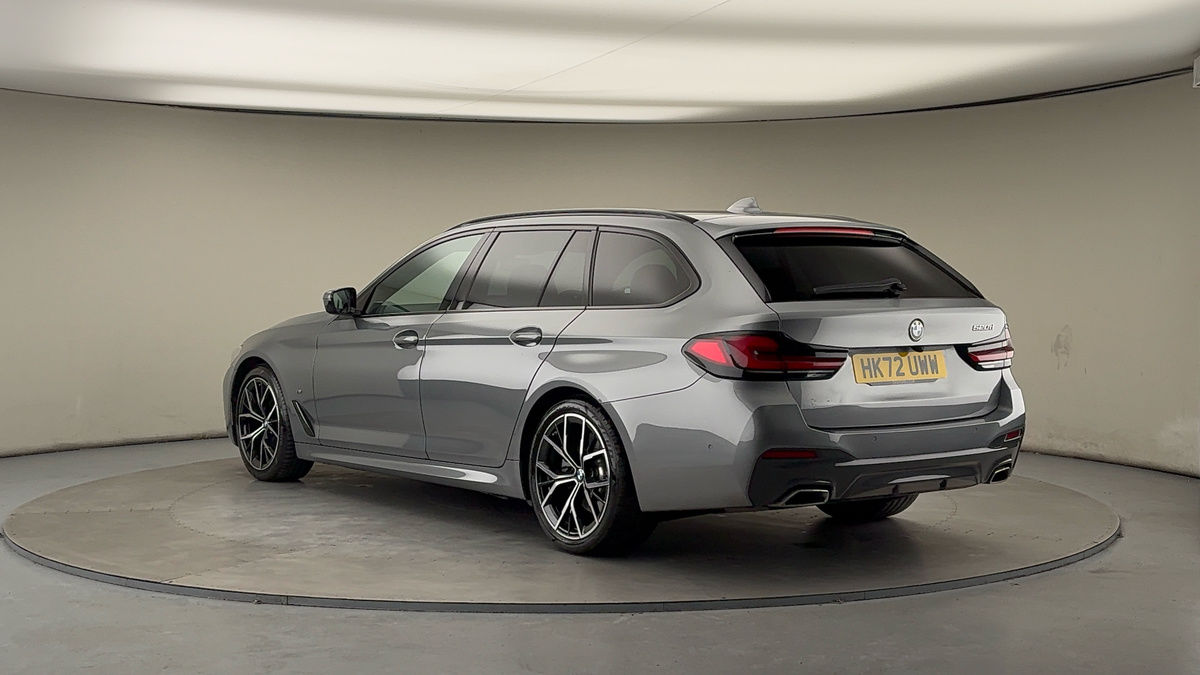 BMW 5 Series Image 2