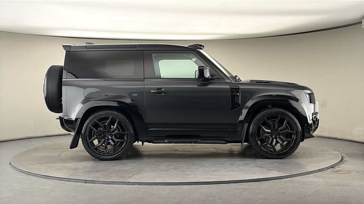 Land Rover Defender 90 Urban Image 16