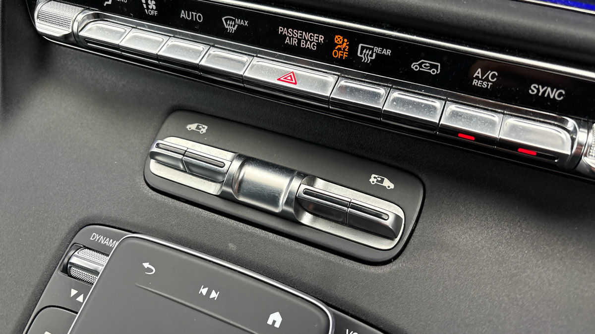 Mercedes-Benz V Class Image 28