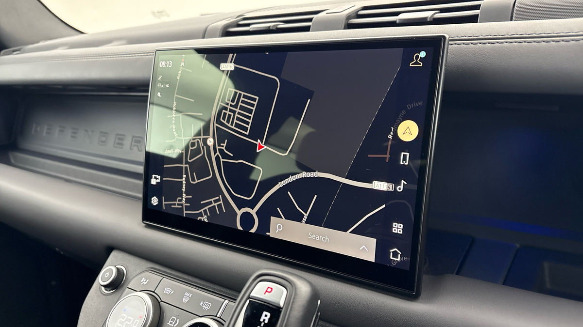 Land Rover Defender 110 Image 17