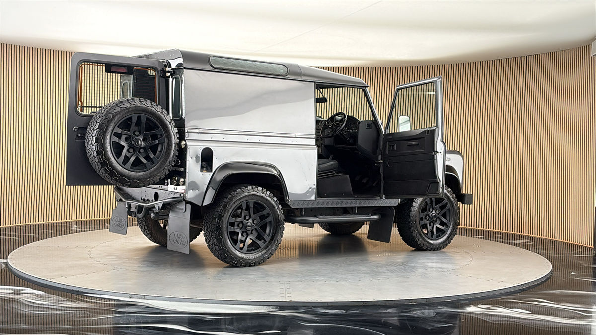 More views of Land Rover Defender 90