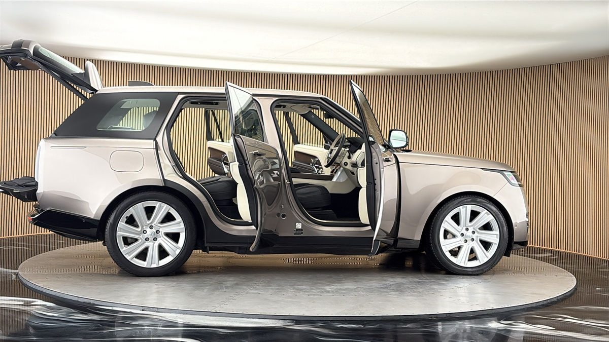 More views of Land Rover Range Rover