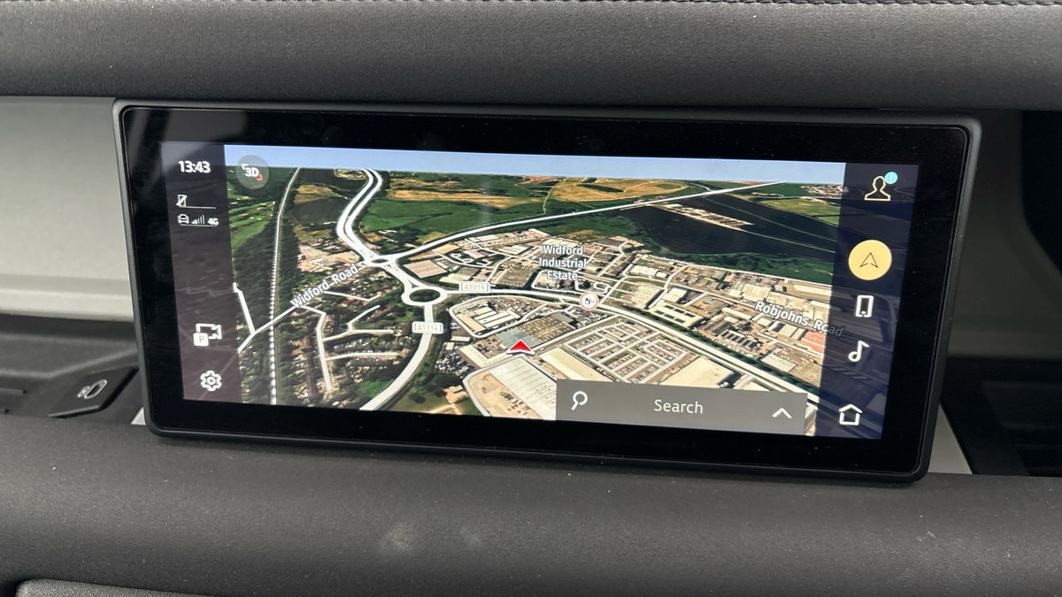 Land Rover Defender 110 Image 17