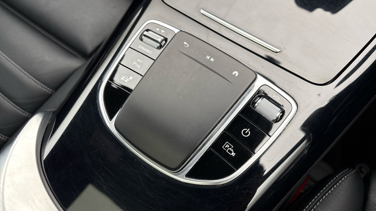Mercedes-Benz EQC Image 25