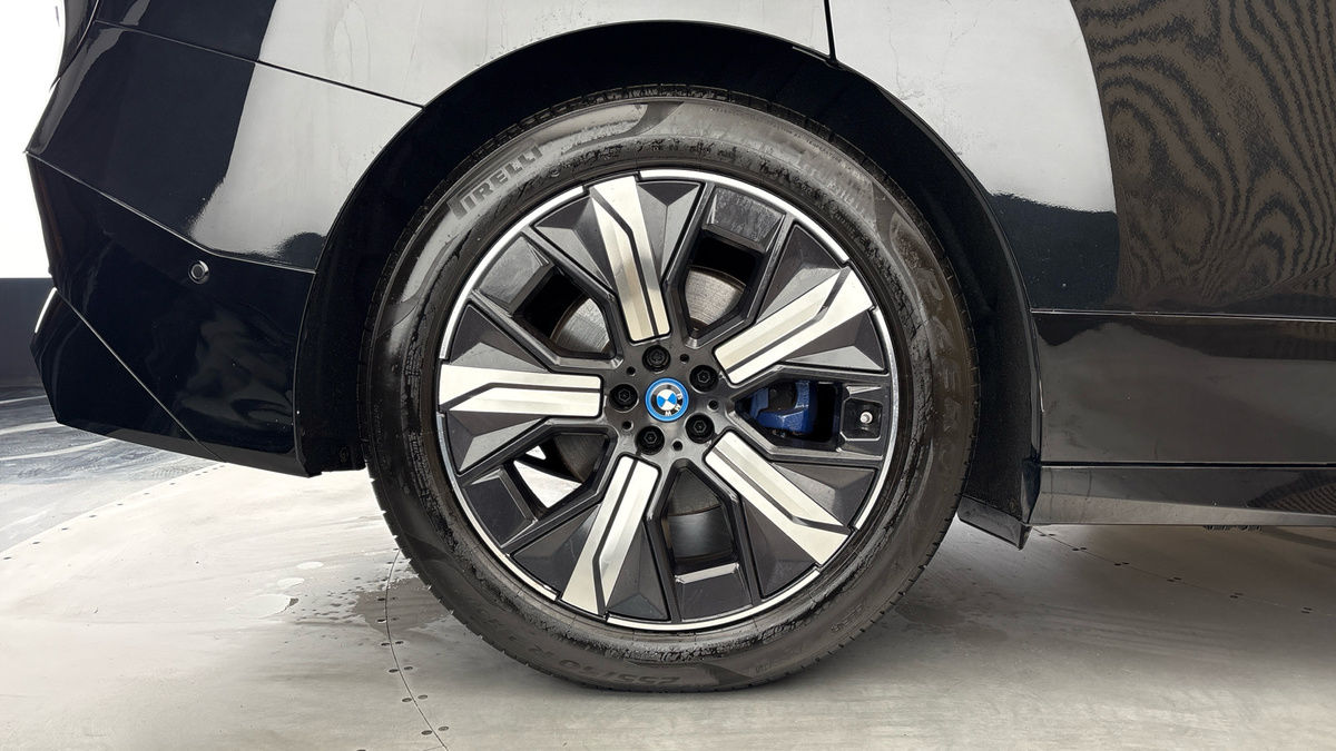 BMW iX Image 10