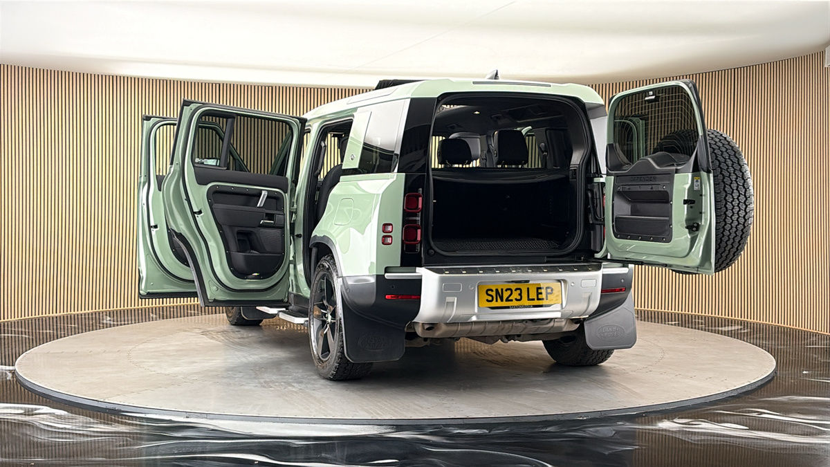 More views of Land Rover Defender 110