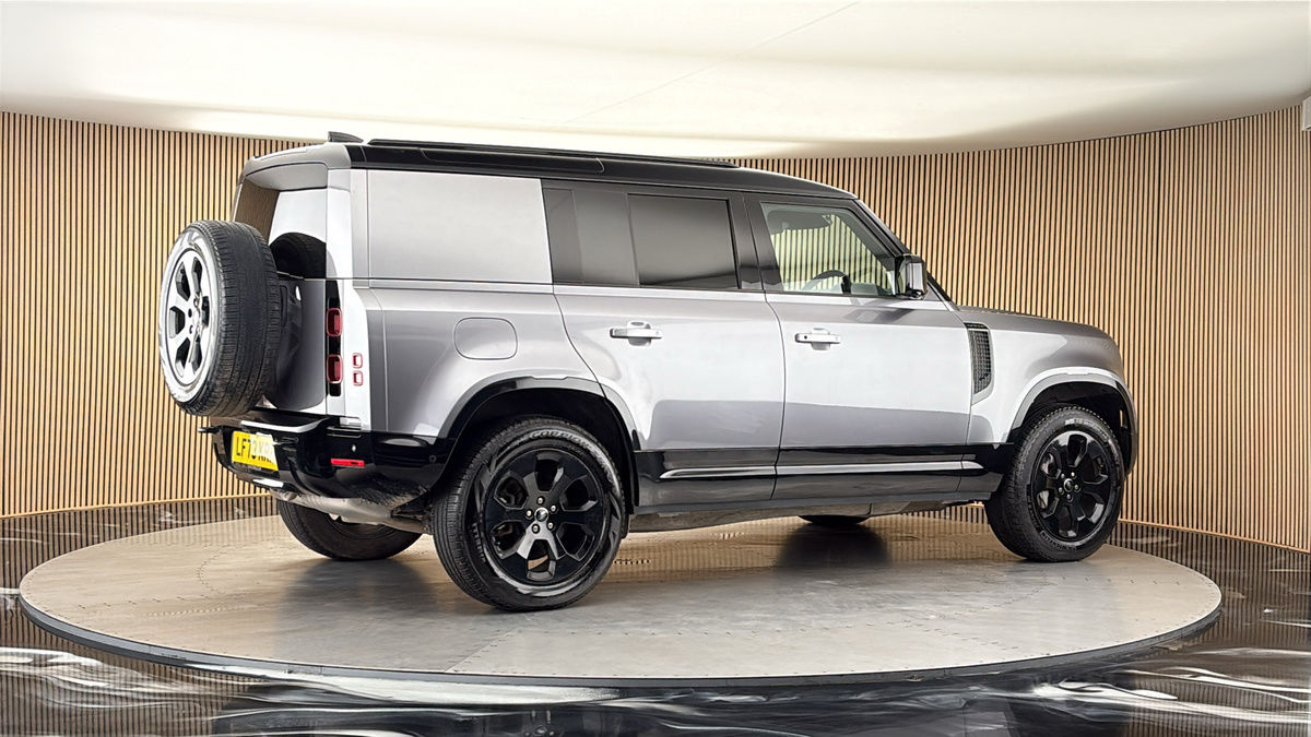 More views of Land Rover Defender 110