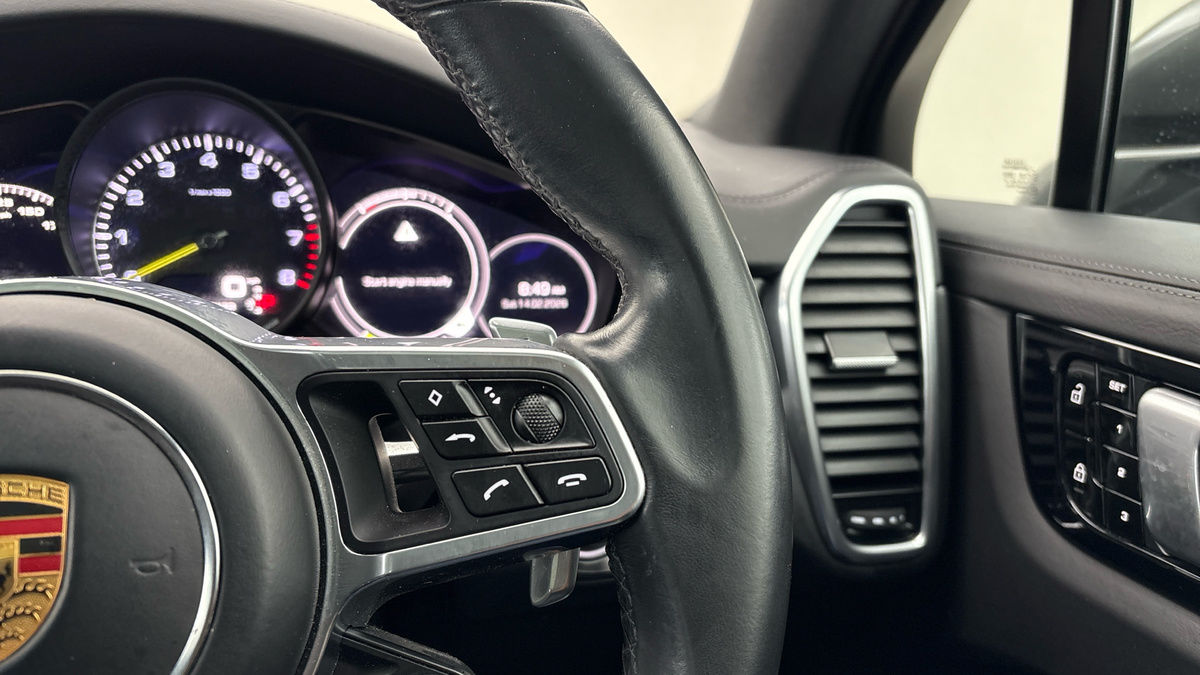 Porsche Cayenne Image 14