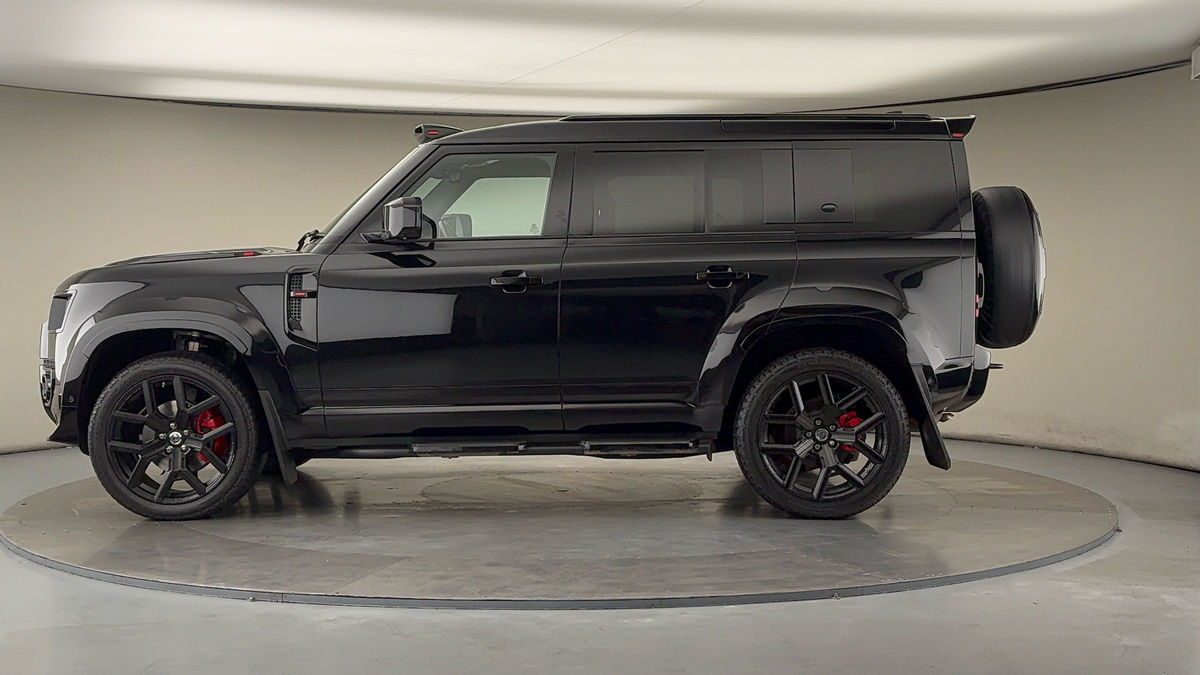 Land Rover Defender 110 Urban Image 29