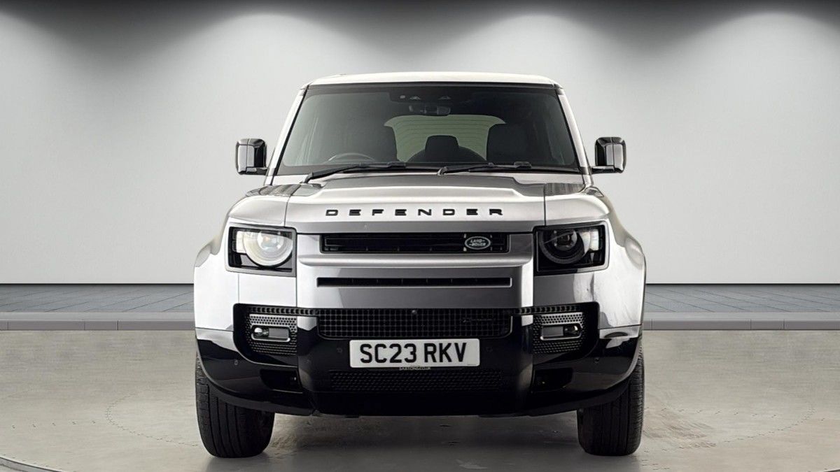 Land Rover Defender 110 Image 3