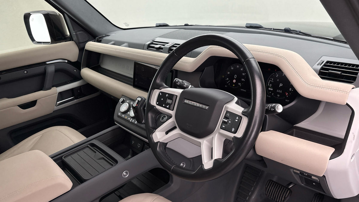 Land Rover Defender 110 Image 5