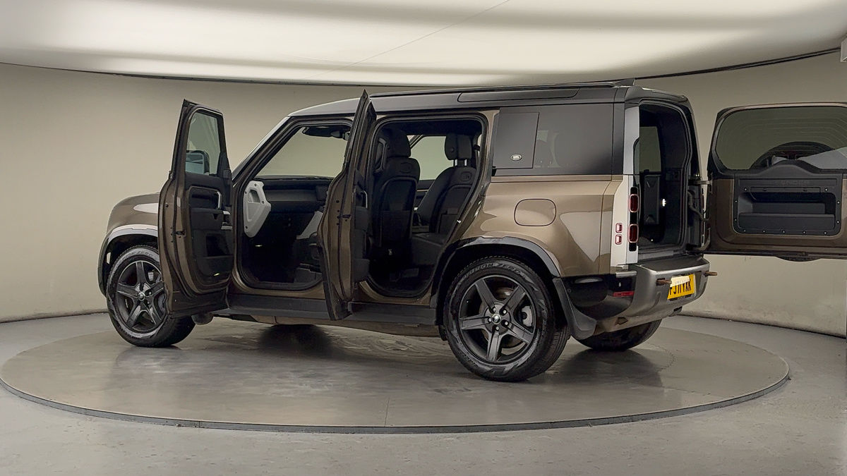 More views of Land Rover Defender 110