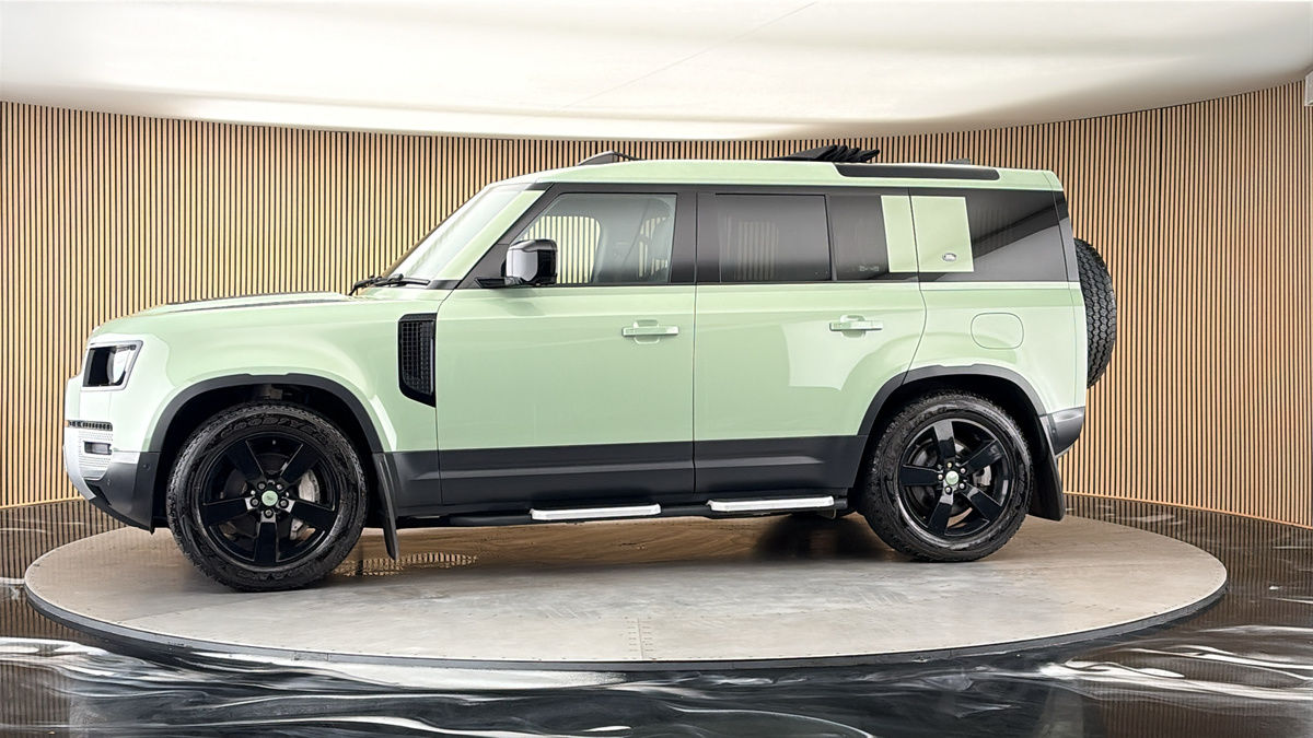 More views of Land Rover Defender 110