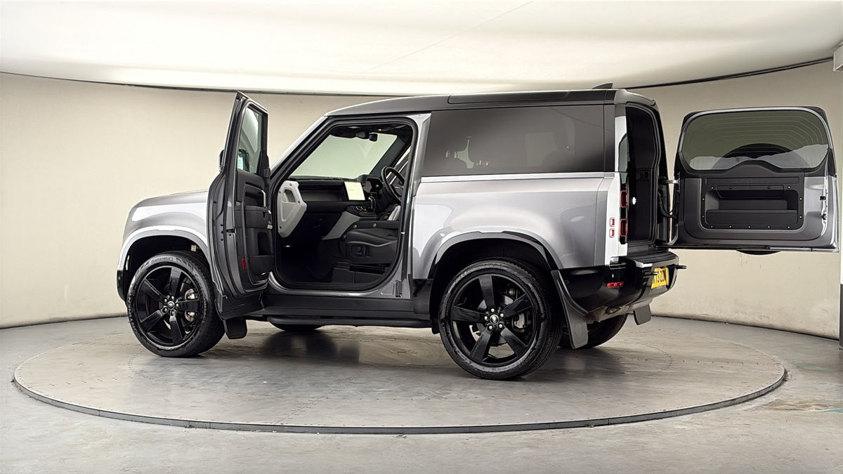 More views of Land Rover Defender 90
