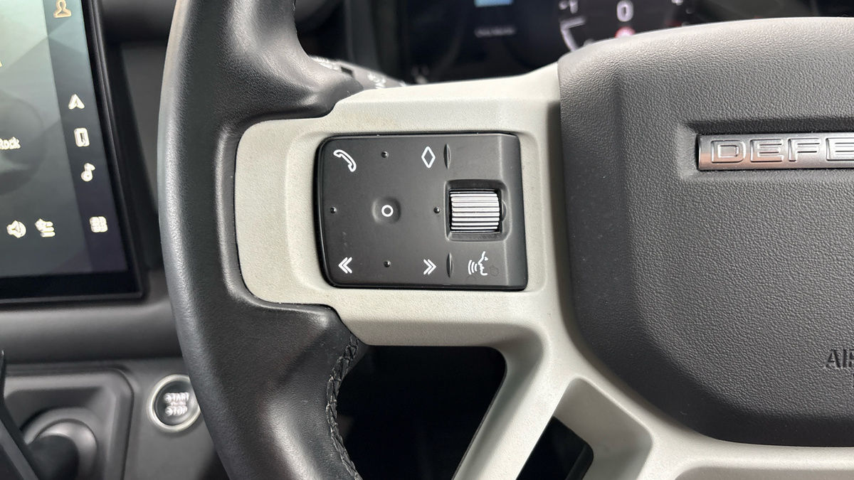 Land Rover Defender 110 Image 13