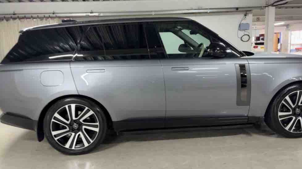 More views of Land Rover Range Rover