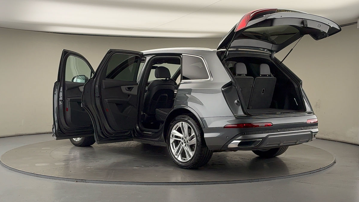 More views of Audi Q7