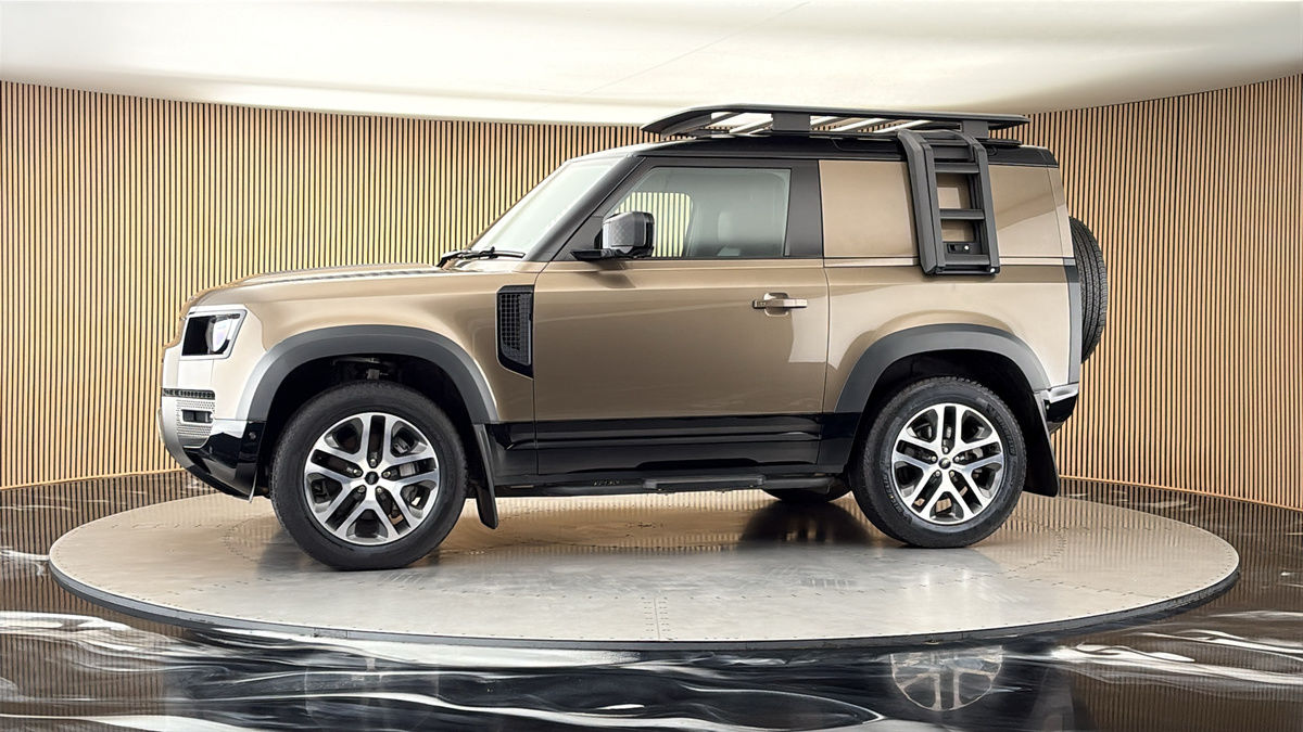 More views of Land Rover Defender 90