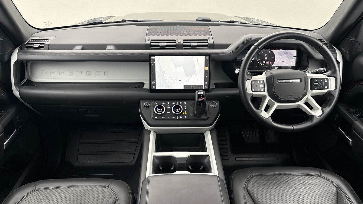 Land Rover Defender 130 Image 12