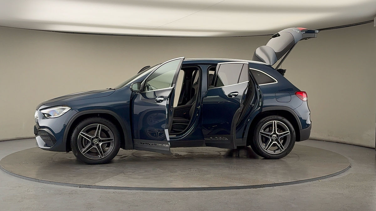 More views of Mercedes-Benz GLA