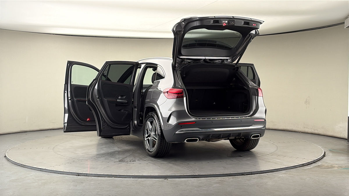 More views of Mercedes-Benz GLA