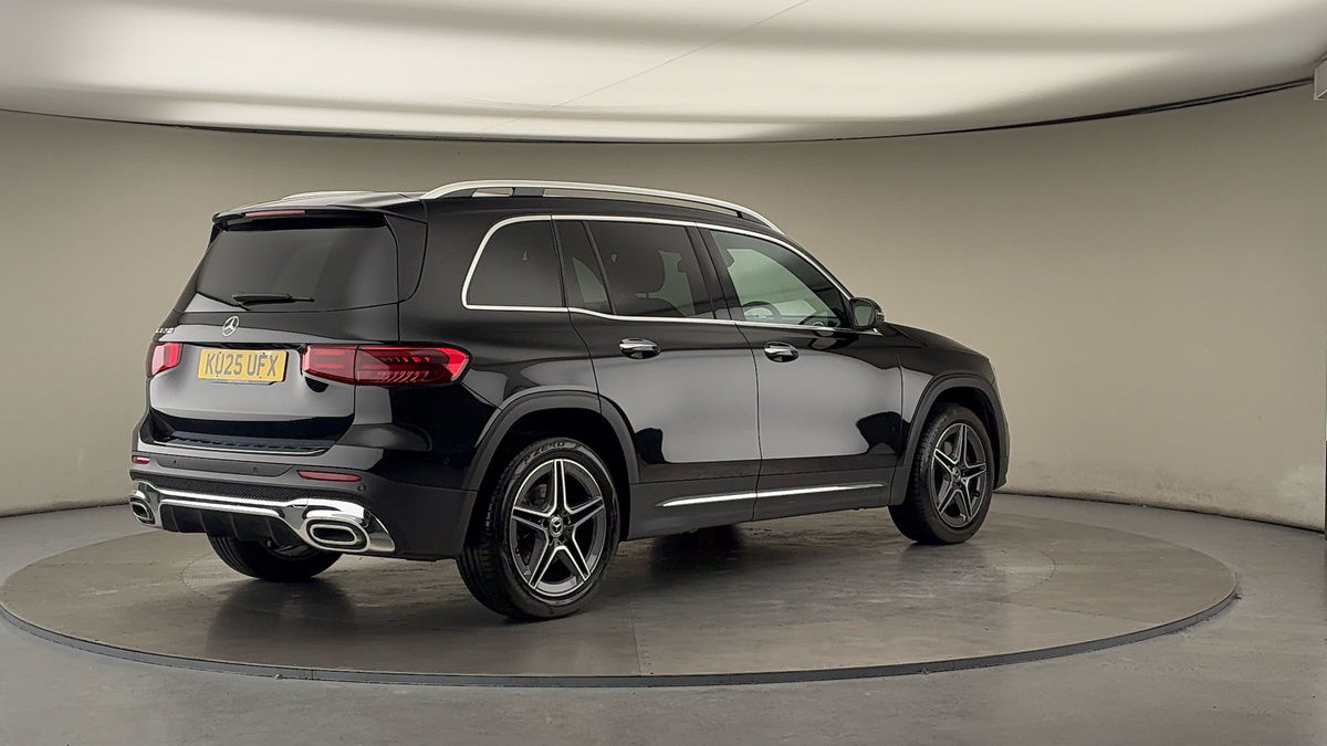 Mercedes-Benz GLB Image 21