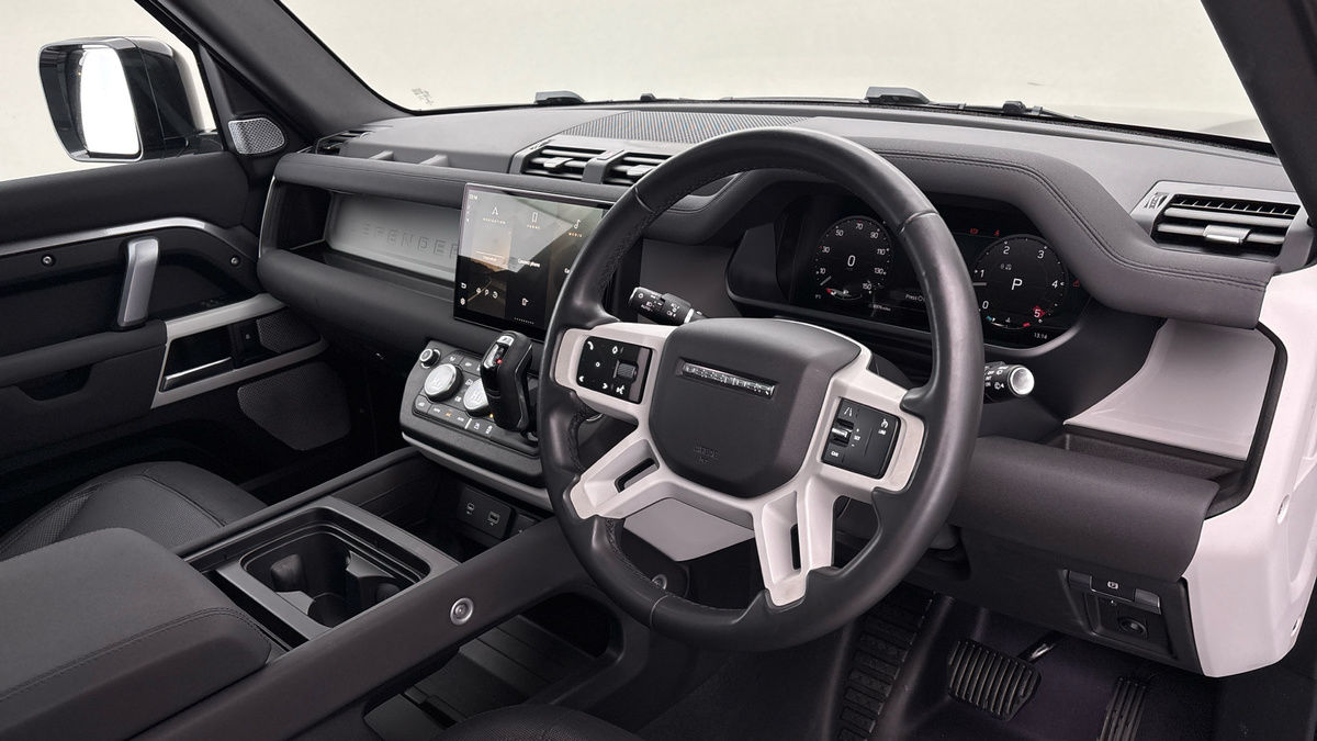 Land Rover Defender 130 Urban Image 5