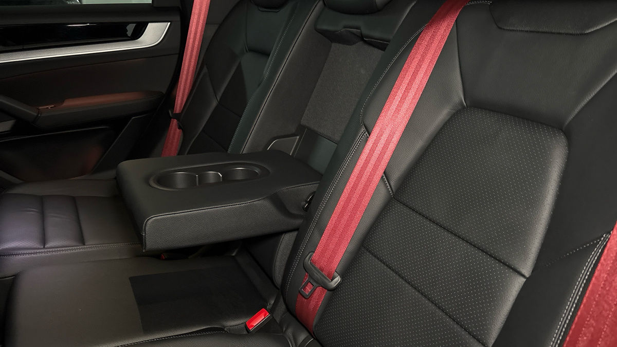 Porsche Cayenne Image 9