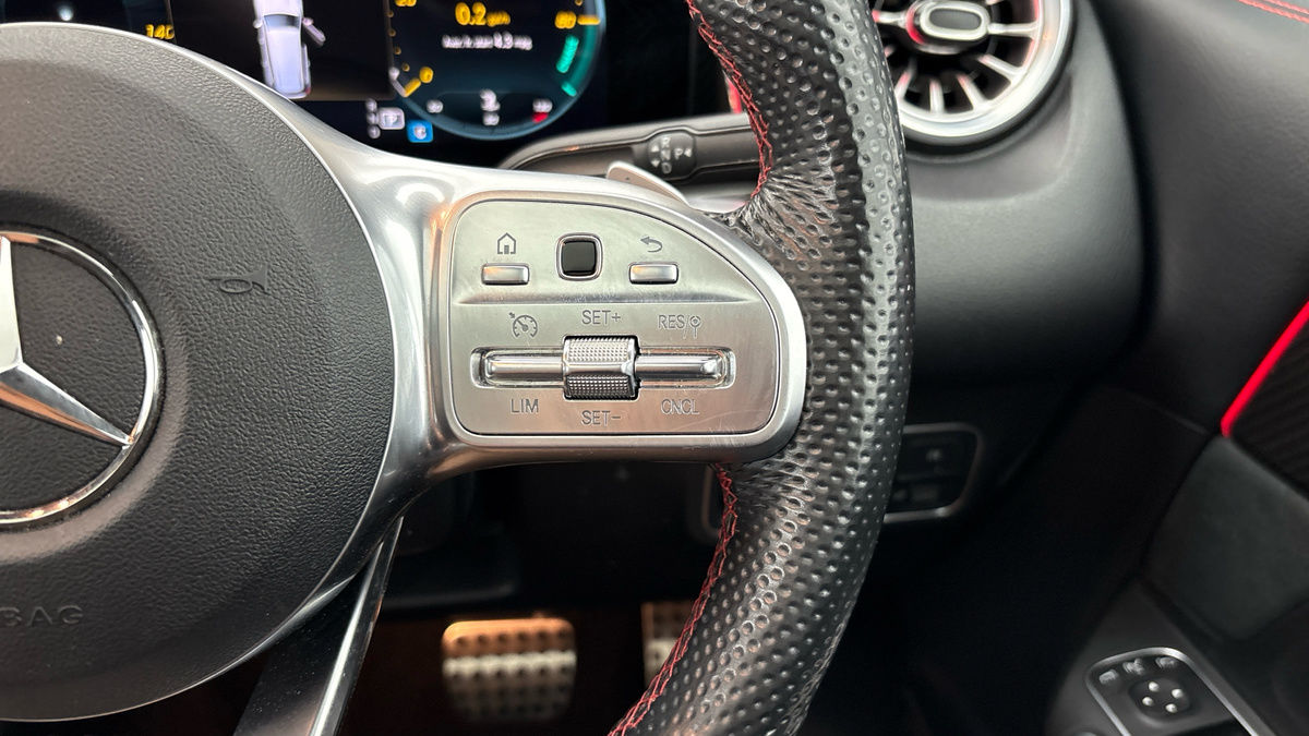 Mercedes-Benz GLB Image 14