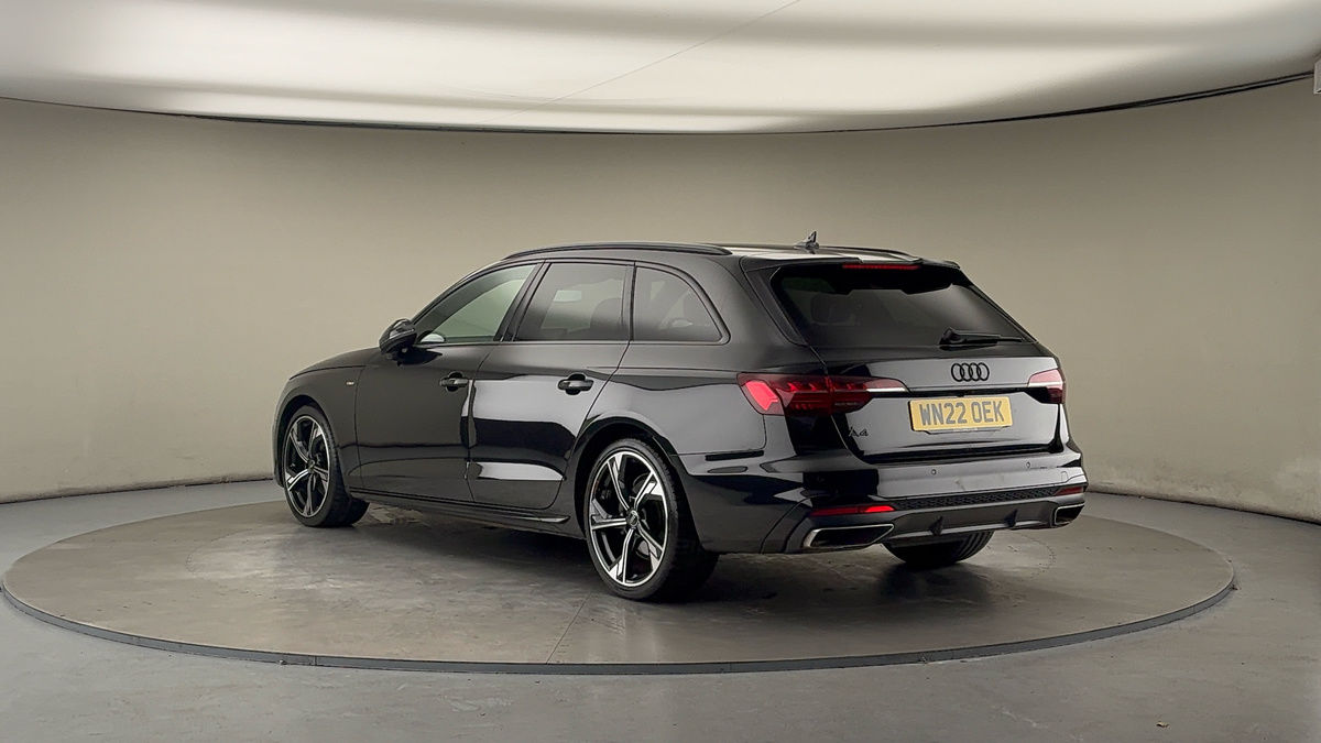 Audi A4 Avant Image 2