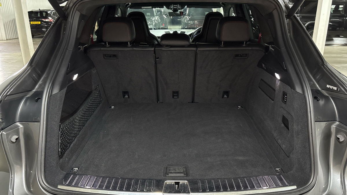 Porsche Cayenne Image 11