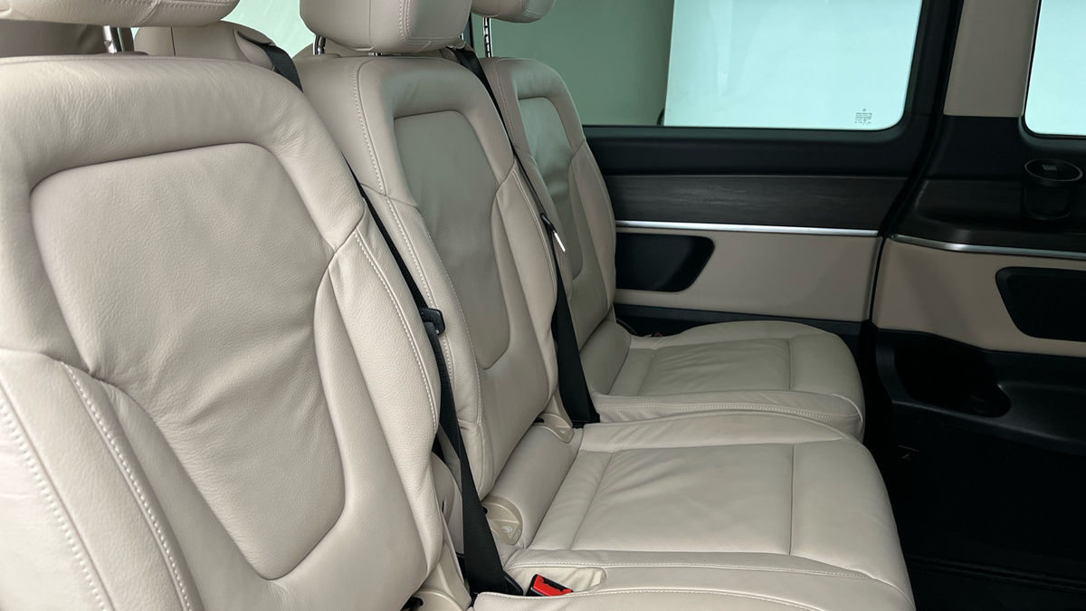 Mercedes-Benz V Class Image 9