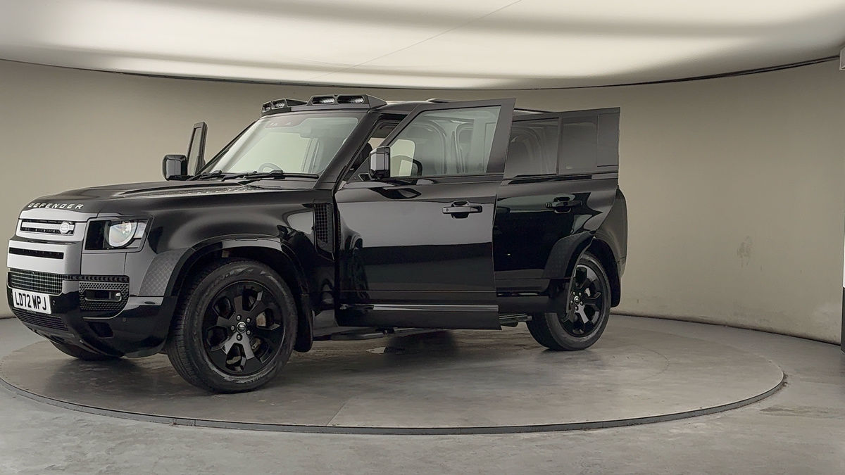 Land Rover Defender 110 Image 22